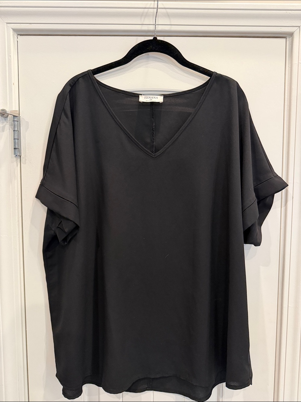 Zenana Outfitters Black V-Neck Short Sleeve Top